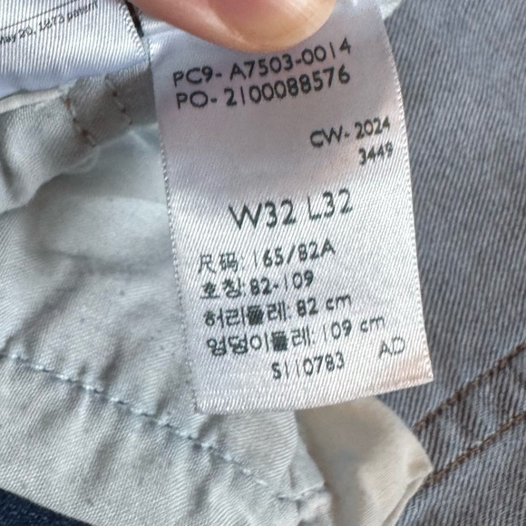 Levi's Women's Flare Jeans in Classic Blue - Picture 5 of 7